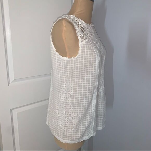 Mystree White Lace Sleeveless Top - Picture 2 of 5